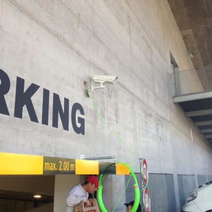 2EA1B634-68DB-4013-AE61-70EF702E57DA_1_105_c Rein / Raus