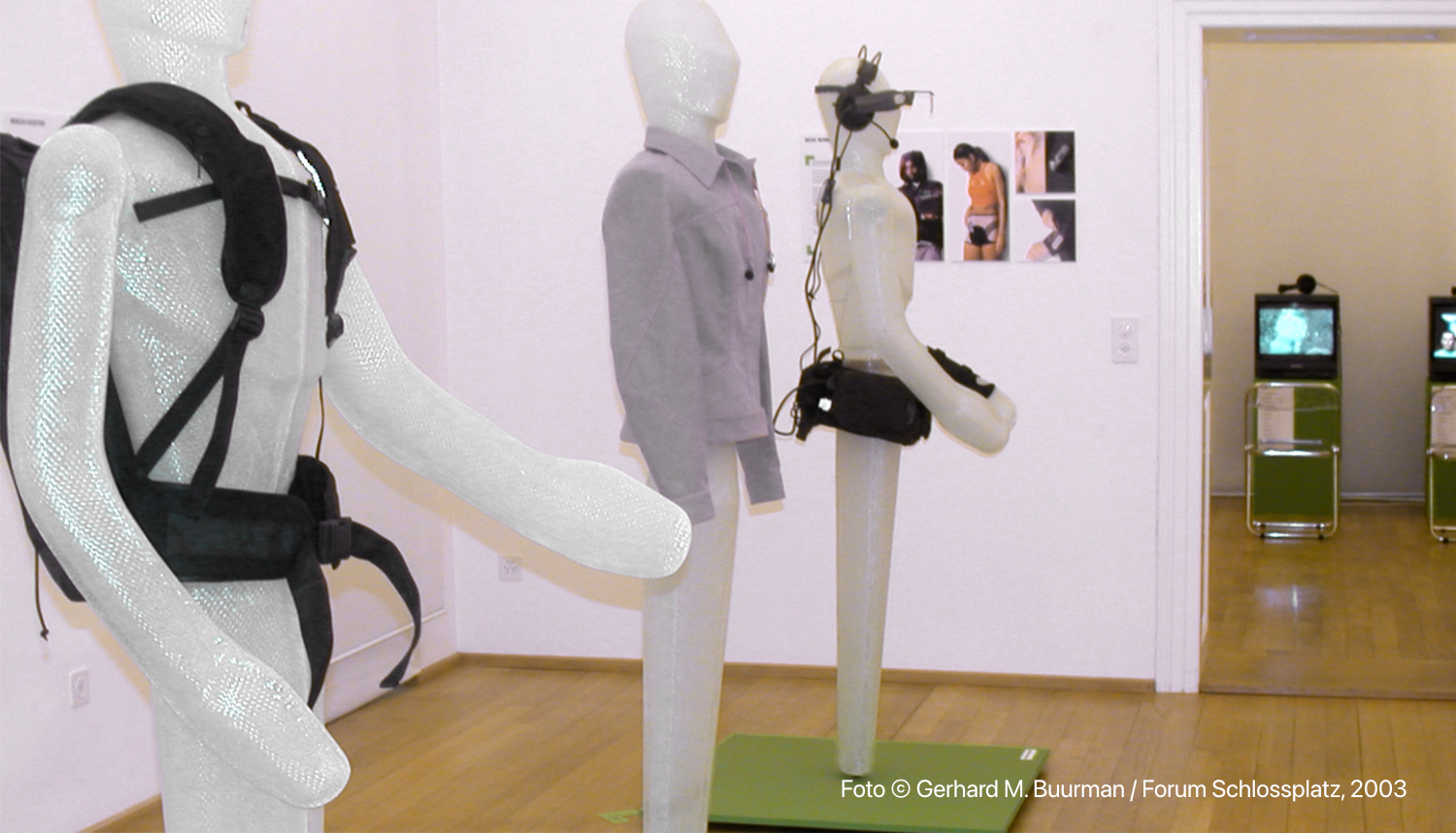 o_036_wearable_2 Foto © Gerhard M. Buurman / Forum Schlossplatz, 2003