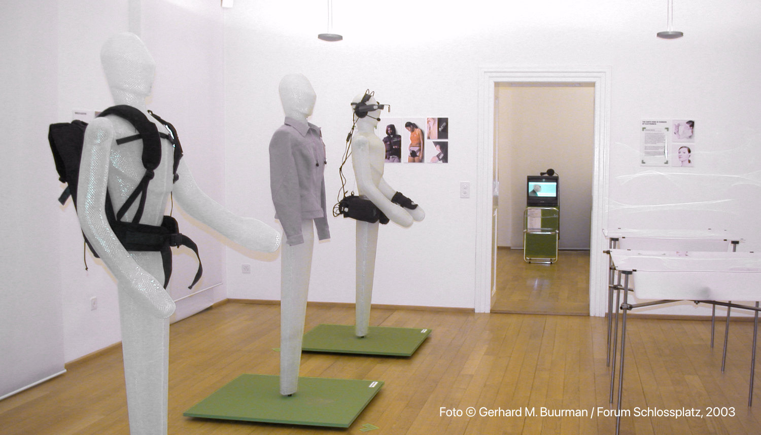 o_036_wearable_7 Foto © Gerhard M. Buurman / Forum Schlossplatz, 2003